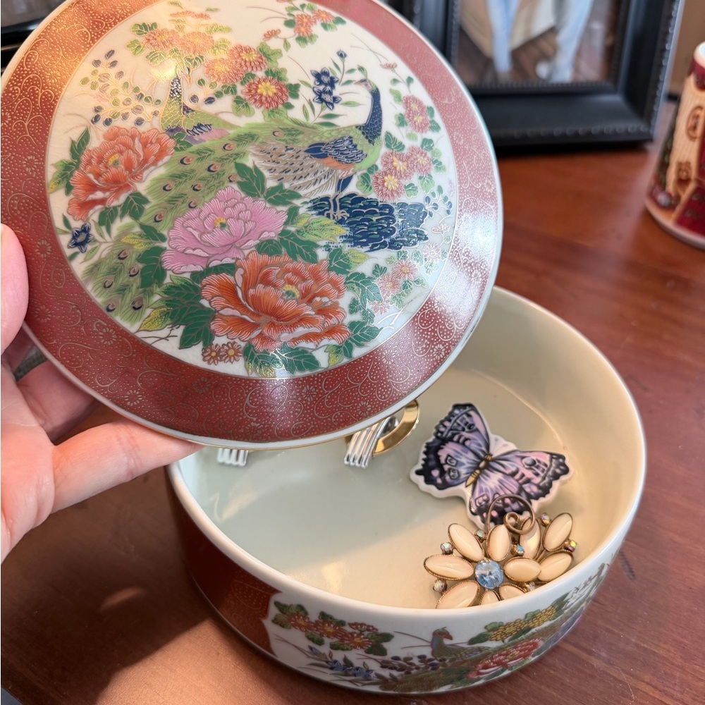 Satsuma Porcelain Jewelry Trinket Box  with Red Maker's Mark